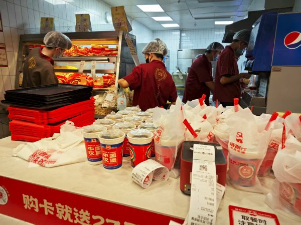 配资交易 外卖平台激战“疯狂星期六”: 塔斯汀员工“梦里都在做汉堡”, 有商家称利润增幅不大